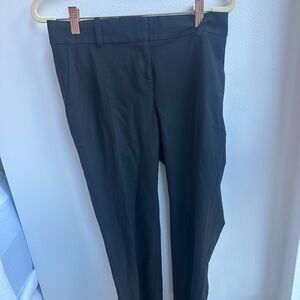 Ann Taylor Black Trousers Petite in Size 0